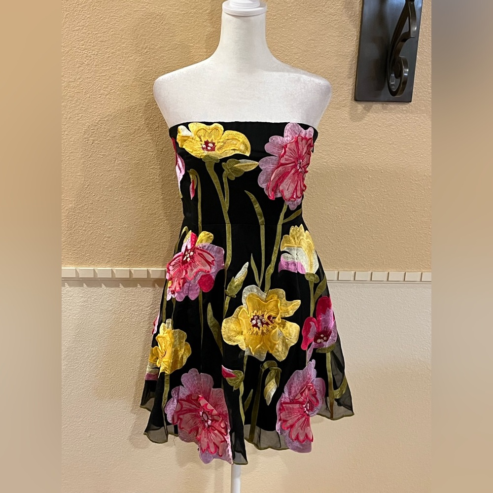 Anthropologie floral mini dress w/ 3D appliqué. Strapless. Black yellow pink. S - Picture 4 of 16